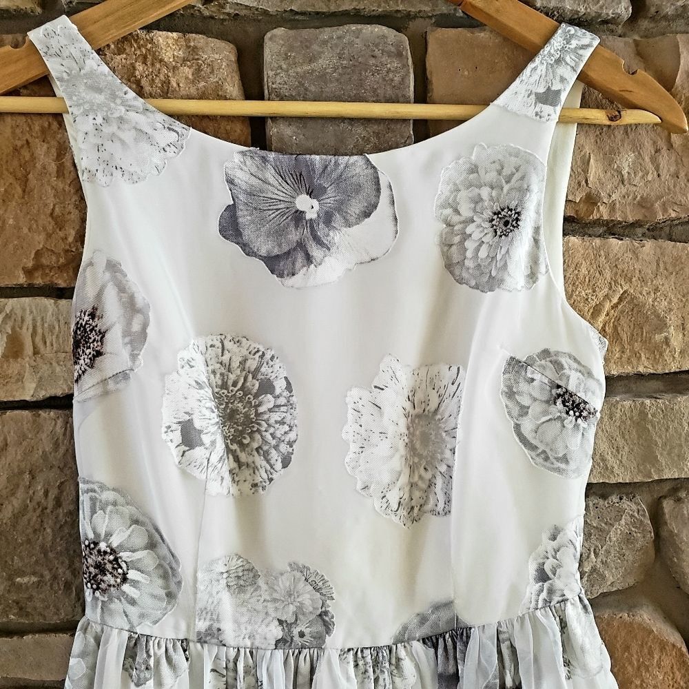 love...ady White & Silver Sleeveless Floral Frock - Picture 2 of 6